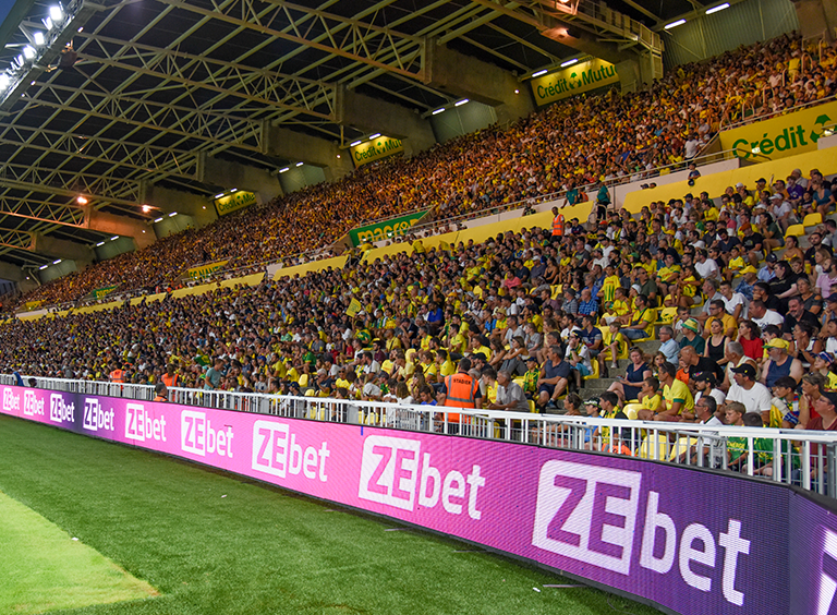 Bande LED publicitaire stade