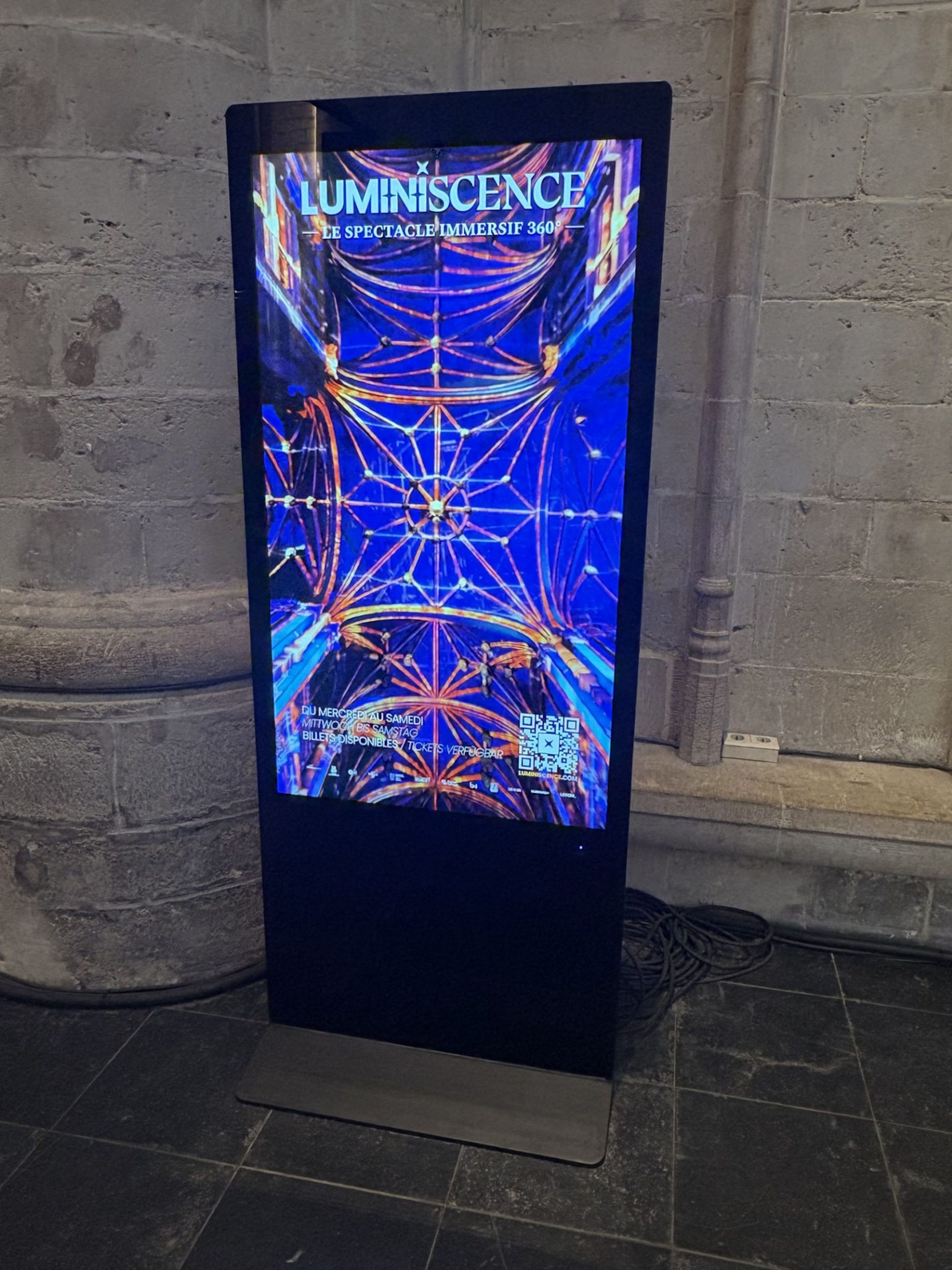 Totem LCD accueil affichage dynamique